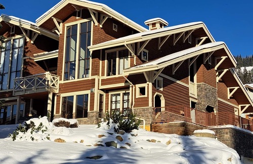 Sun Peaks Condo | SideTracked in Sun Peaks - Cozy ski in and ski out with a private hot tub