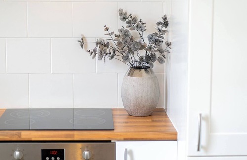 Murthill Apartment | Sidlaw View - 3 Bed with Style