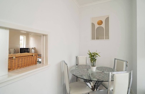 Murthill Apartment | Sidlaw View - 3 Bed with Style