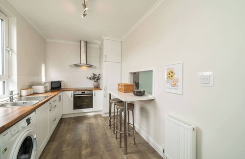 Murthill Apartment | Sidlaw View - 3 Bed with Style