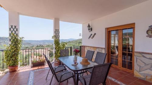 Alcaucin House | Sierra Tejeda - Casa del Valle Alcaucín by Ruralidays