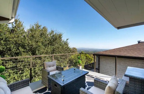 Sierra Madre House | Sierra Tree Haus - STUNNING VIEWS!, Walk to Trails & Cafe, EV Charge, Slf Checkn