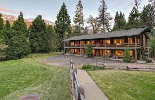 Springville Apartment | Sierra Vista Room 8 Camp Nelson Lodge, Remote Stay