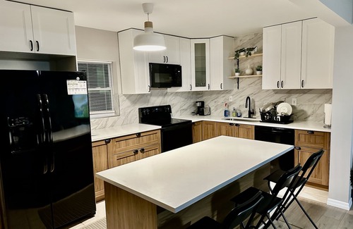 South Sarasota House | Siesta Beach Getaway - Minutes to Beach, Shops, Dining