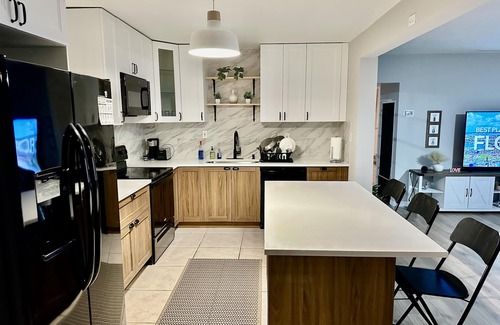 South Sarasota House | Siesta Beach Getaway - Minutes to Beach, Shops, Dining