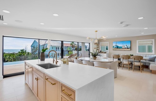Siesta Key Village House | Siesta Beachfront Paradise: Infinity Pool & Spa!