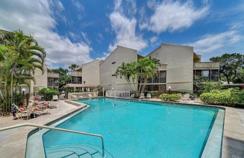 Siesta Key Apartment | Siesta Key Beach - 2 Bedroom - 3 Beds - 3 Bathroom Duplex with Heated Swimming Pool