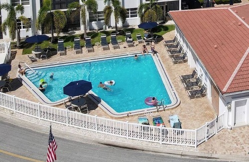 Siesta Key Villa | Siesta Key Villa/Walk to the Beach/Heated Pool