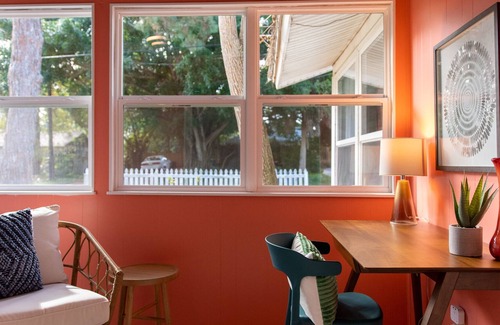 Vamo House | #Siestakeying new designer 1-story bungalow 5 mi. to Siesta Key beach