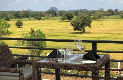 Inamaluwa Hotel | Sigiri Rock View