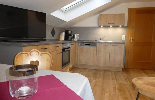 Wallgau Apartment | "Signal head" apartment 1 bedroom, shower, toilet - mountain view, guest house