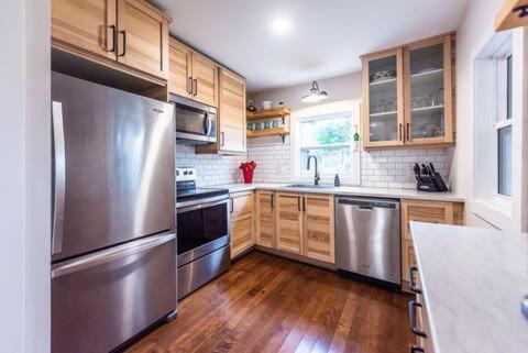 Downtown St. John's House | Signal Hill Rowhome 3br Harbour View Patio