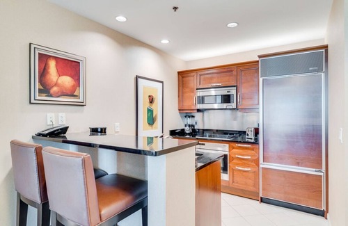 Las Vegas Hotel | Signature 1BRM Balcony Suite by Jet Luxury