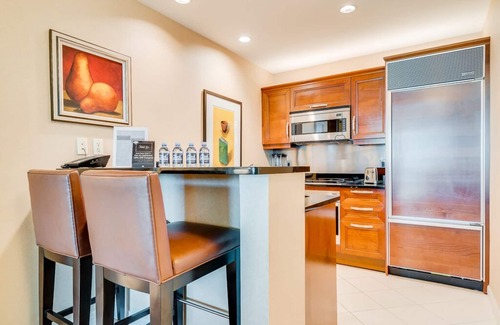 Las Vegas Hotel | Signature 1BRM Balcony Suite by Jet Luxury