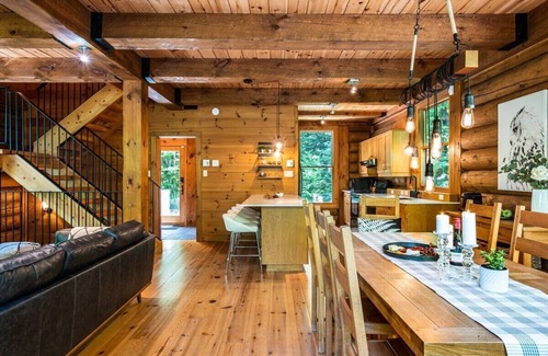 Lac-Superieur Ski Chalet | Signature Chalet | Spa, Sauna & Fireplace at Eko59