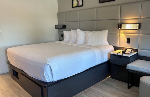 Newhall Hotel | Signature Inn Santa Clara