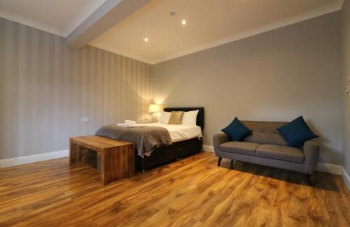 Airdrie Apartment | Signature - Linden Cottage Room 1