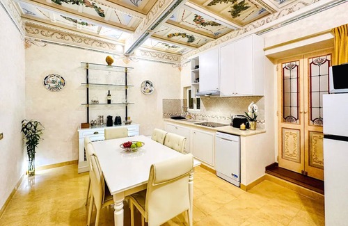 Repubblica Apartment | Signature luxury equipped with period frescoes-Barberini Square and Via Condotti