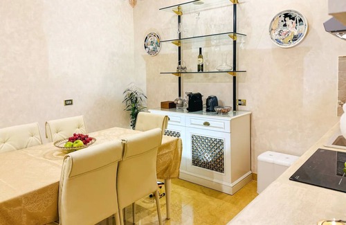 Repubblica Apartment | Signature luxury equipped with period frescoes-Barberini Square and Via Condotti