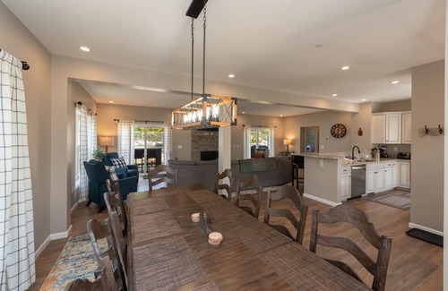 McHenry House | Signature Rustic Escape w/Fire Pit, Pool Table & Hot Tub