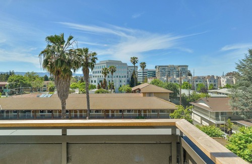 North Los Altos Apartment | Silicon Valley One Bedroom with Luxury Amenities
