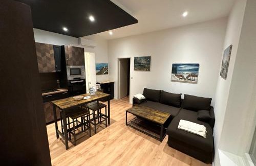 Hyeres City Centre Apartment | Silines