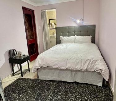 Greater Johannesburg Metropolitan Area House | Silken Trap Budget Rooms