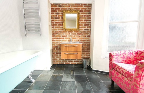Brighton City Centre Cottage | Sillwood Balcony Apartment Central by Brighton Holiday Lets