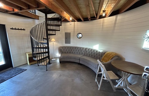 Ellensburg House | SILO TINY HOUSE /Hot Tub