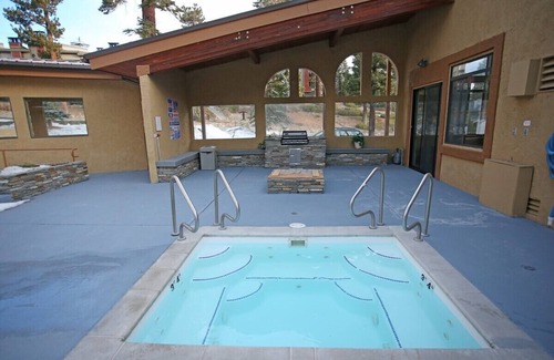 Mammoth Lakes Condo | Silver Bear #20 Deluxe, Upscale 2 Bed, 2 Bath Condo, Short Walk to Canyon Lodge, Pet Friendly