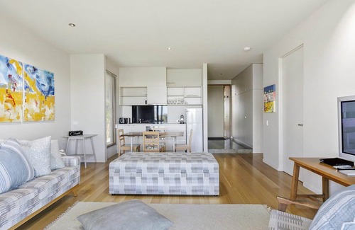 Lorne House | Silver Birches - Stroll To Town