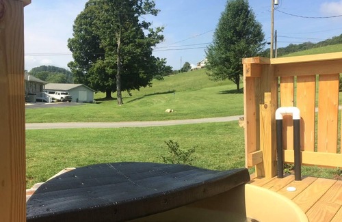 Cherokee House | Silver Cabin 1- Restored Airstream right next to GSMNP!