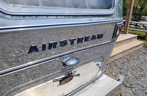 Cherokee House | Silver Cabin 2- Restored Airstream right next to GSMNP!