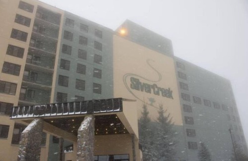 Snowshoe Condo | Silver Creek 1104 Studio Sleeps 3, Slope Side