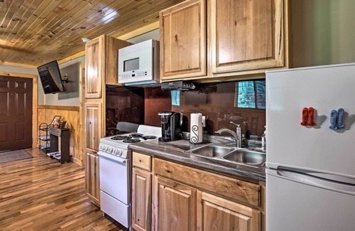 Beattyville Cabin | Silver Creek Cabin w/Hiking < 1 Mi to Town!
