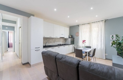 Aurelio Apartment | Silver Dream Cornelia, Elegant Apt with Car Park