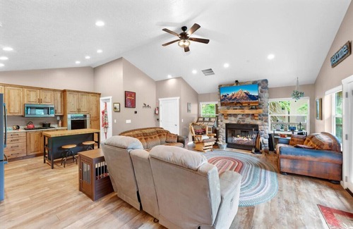 Salt Lake Mountain Resorts Apartment | Silver Fork Chalet - Hot Tub & 18+ Beds