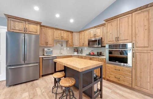 Salt Lake Mountain Resorts Apartment | Silver Fork Chalet - Hot Tub & 18+ Beds