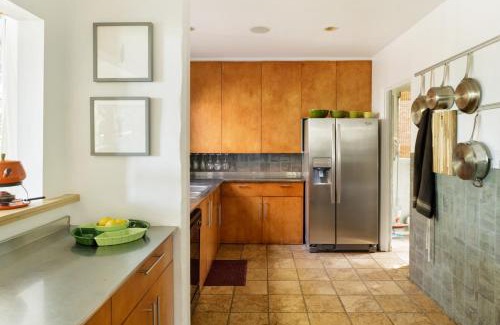 Silver Lake House | Silver Lake Mid-century Nestled In The Treetops