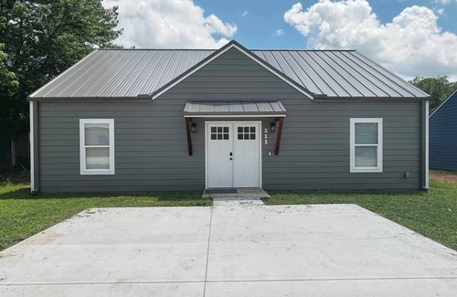 Stillwater House | Silver Leaf