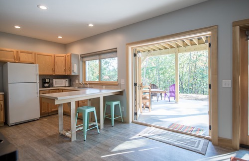 Fletcher Cabin | Silver Lining Cabin - Hello Relaxation! Sweet, well water, hot tub, pets