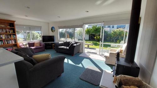 Cooks Beach House | Silver Sands - Cooks Beach Holiday Home