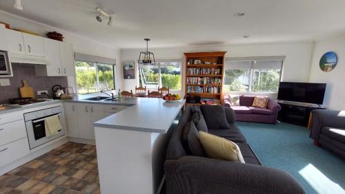Cooks Beach House | Silver Sands - Cooks Beach Holiday Home