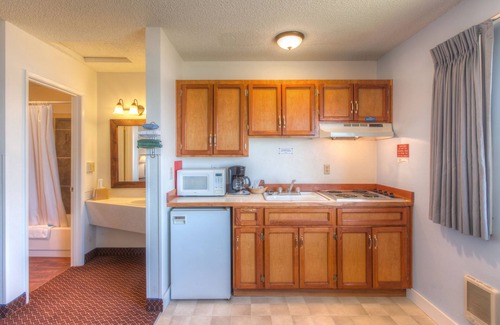Rockaway Beach Hotel | Silver Sands Motel