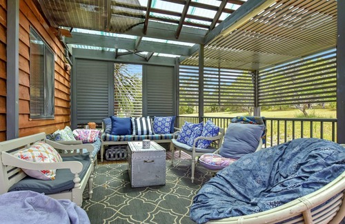 Rothbury Cottage | Silver Springs (4br) Cottage, with Wifi, Views, Olives and Space