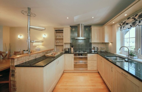 Eastbourne House | Silver Strand - stunning marina views, stylish design, parking & 3 bathrooms!