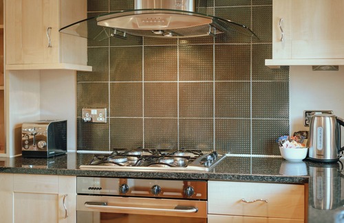 Eastbourne House | Silver Strand - stunning marina views, stylish design, parking & 3 bathrooms!