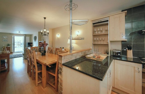 Eastbourne House | Silver Strand - stunning marina views, stylish design, parking & 3 bathrooms!