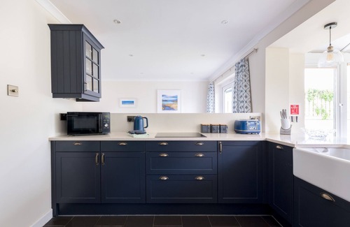 Rock Cottage | SILVERDALE, pet friendly, with a garden in Rock