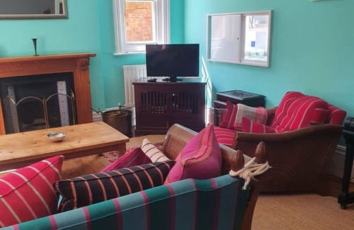 Eastbourne Seafront Apartment | Silverdale Starlight spacious apartment with garden & parking